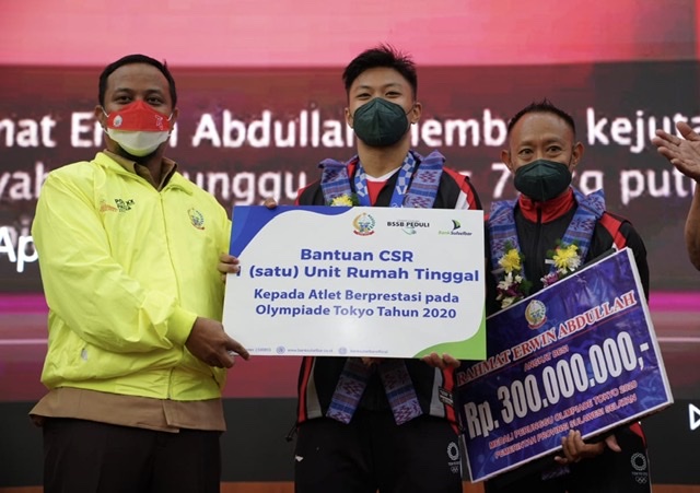 Plt Gubernur Beri Hadiah Rp300 Juta dan Satu Unit Rumah Kepada Atlet Sulsel Peraih Medali di Olimpiade Tokyo